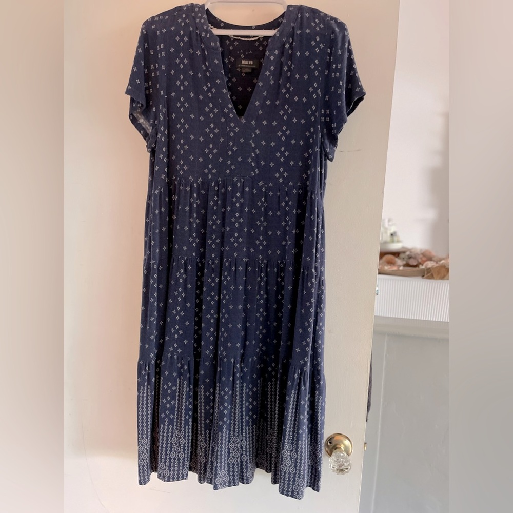Anthropologie’s popular tiered Maeve dress. Navy & white. Large.